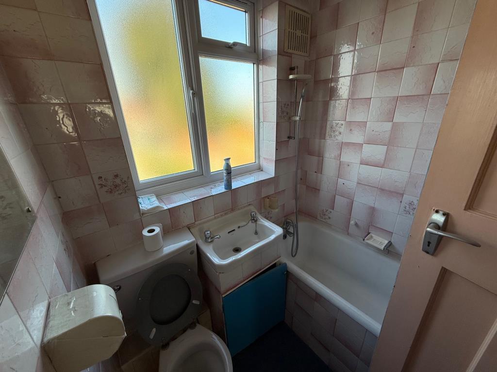 Lot: 109 - THREE-BEDROOM TERRACE HOUSE FOR IMPROVEMENT AND REFURBISHMENT - Bath, sink and w.c.